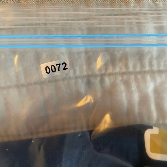 NOTRE DAME FIGHTING IRISH T Shirt Men’s MEDIUM CHAMPION Blue Classic Logo - Picture 9 of 9